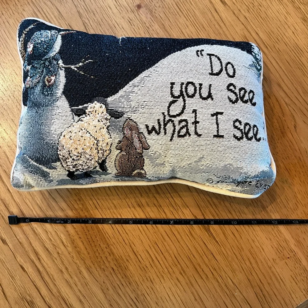 Throw Pillow Winter Do you see what I see?